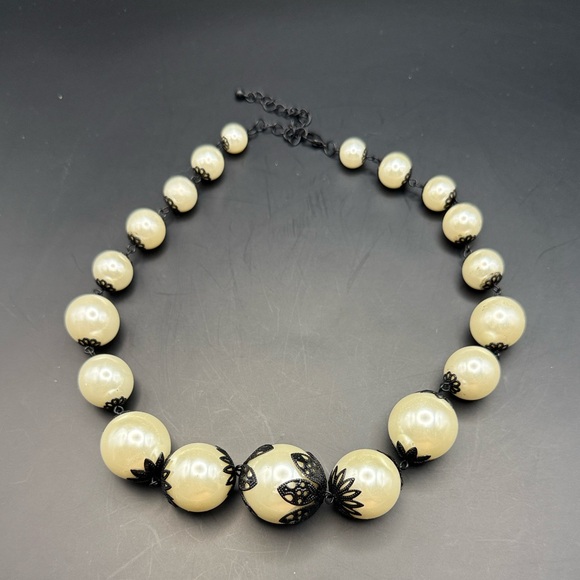 Elegant Cream Beaded Necklace - Picture 1 of 10